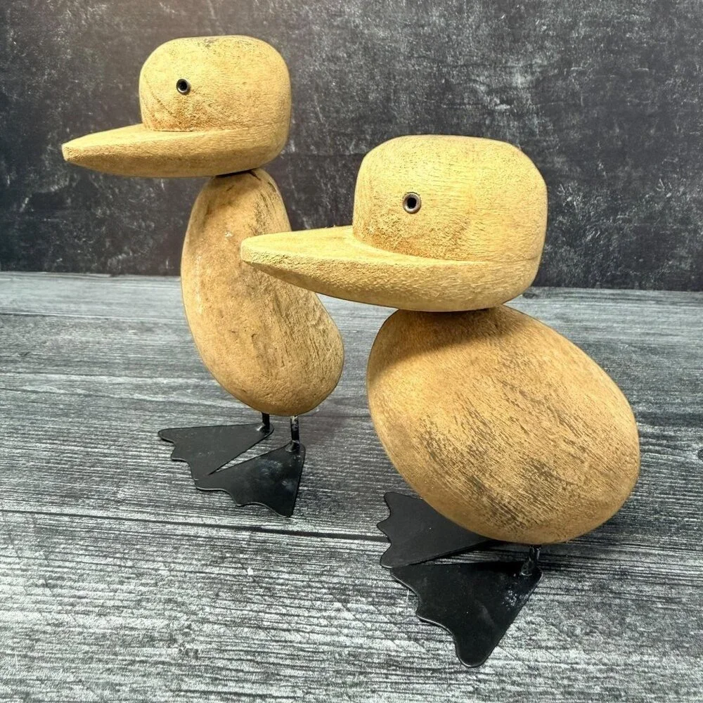 Rustic‎ Distressed Wood Duck Pair with Metal Feet Farmhouse Shelf Decor